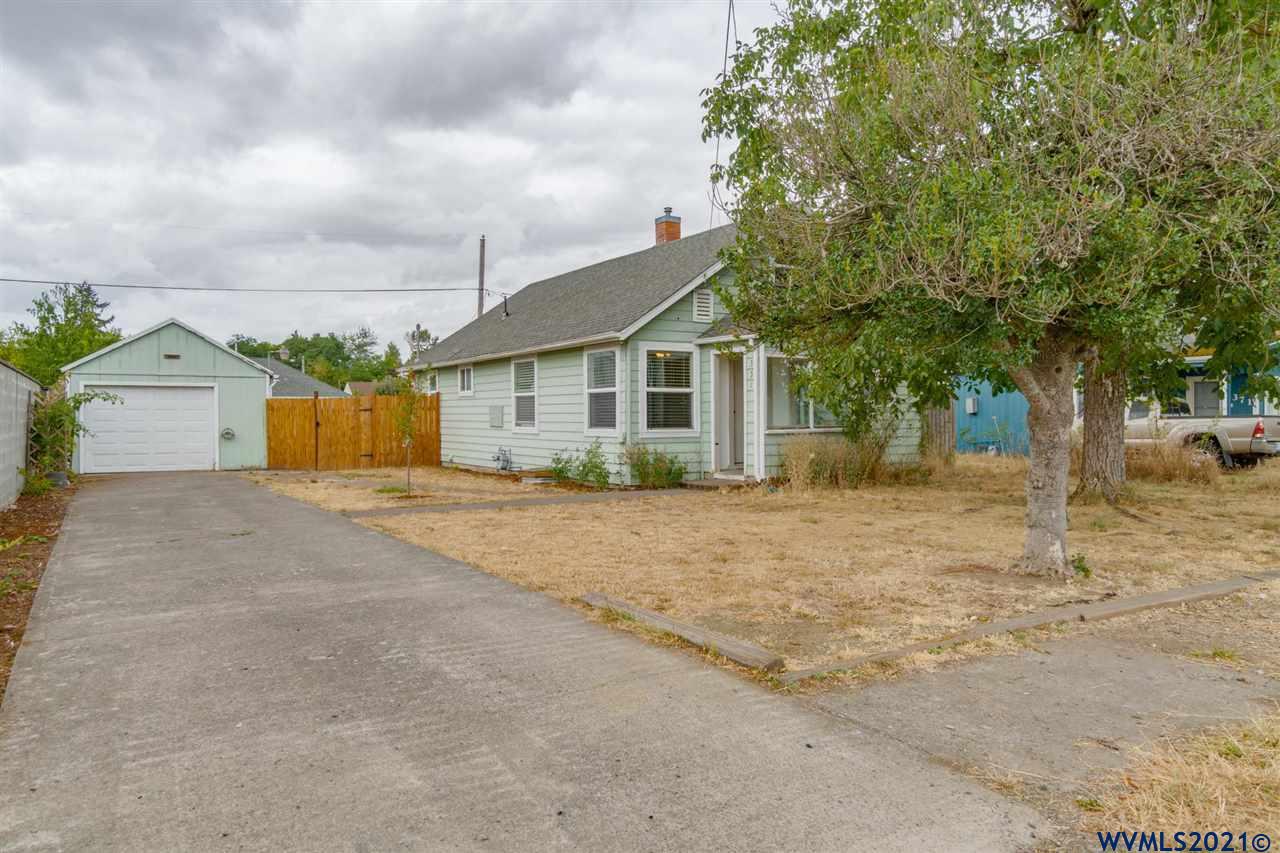 351 Gilbert Street Lebanon, OR 97355 - Photo 1 of 23 Gallery Image 1
