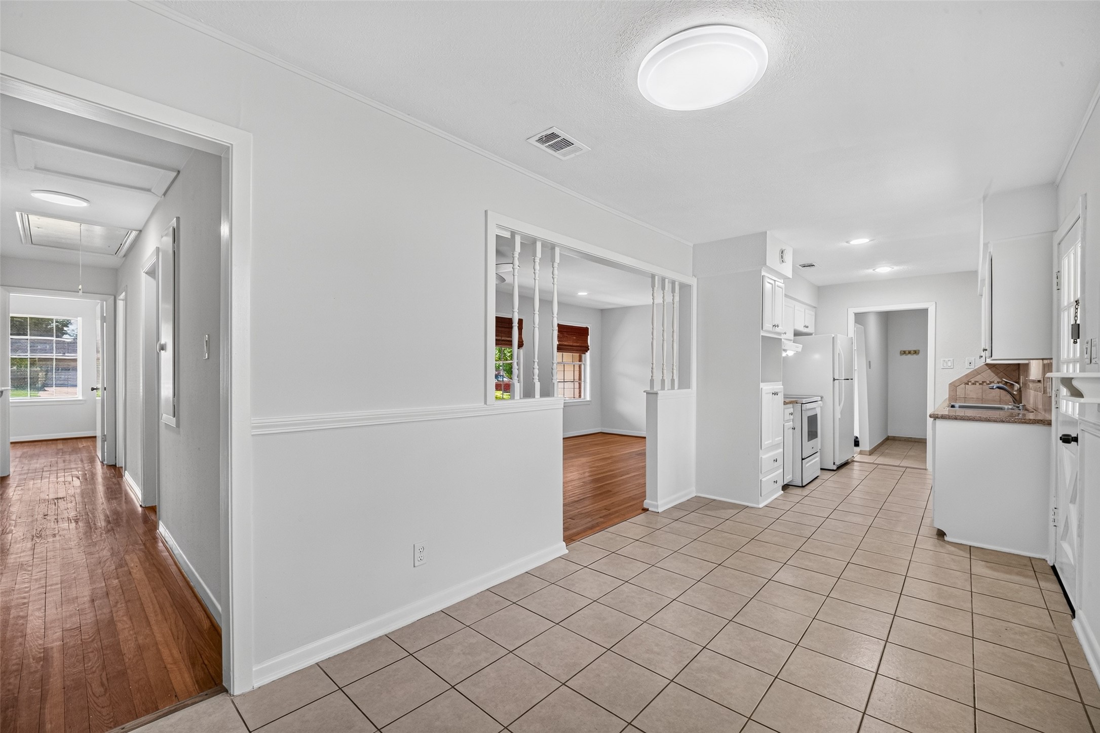 6734 Sharpcrest Street Houston, TX 77074 - Photo 13 of 38 Gallery Image 13