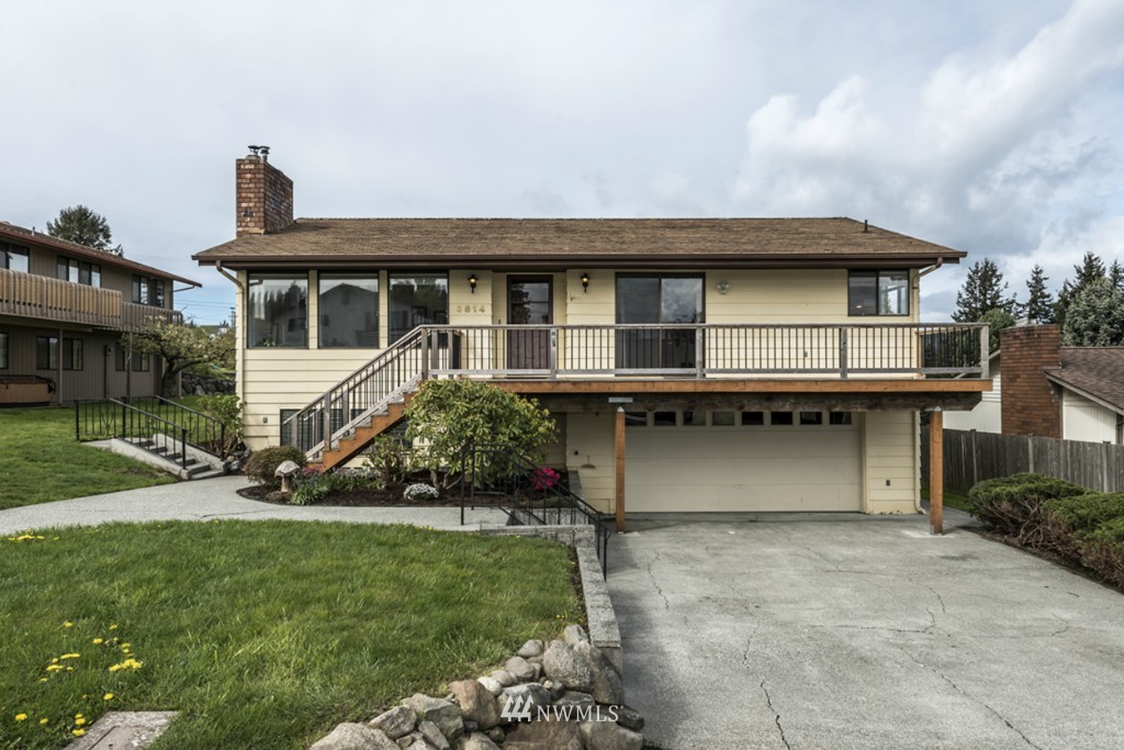 3814 R Avenue Anacortes, WA 98221 - Photo 2 of 19 Gallery Image 2