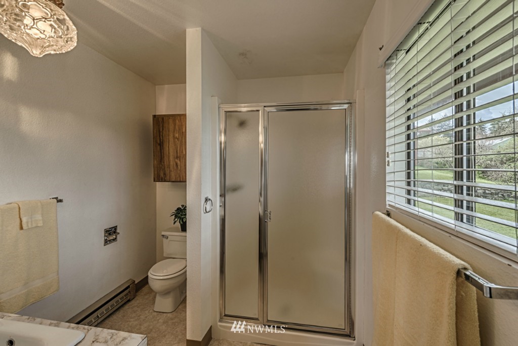 3814 R Avenue Anacortes, WA 98221 - Photo 11 of 19 Gallery Image 11