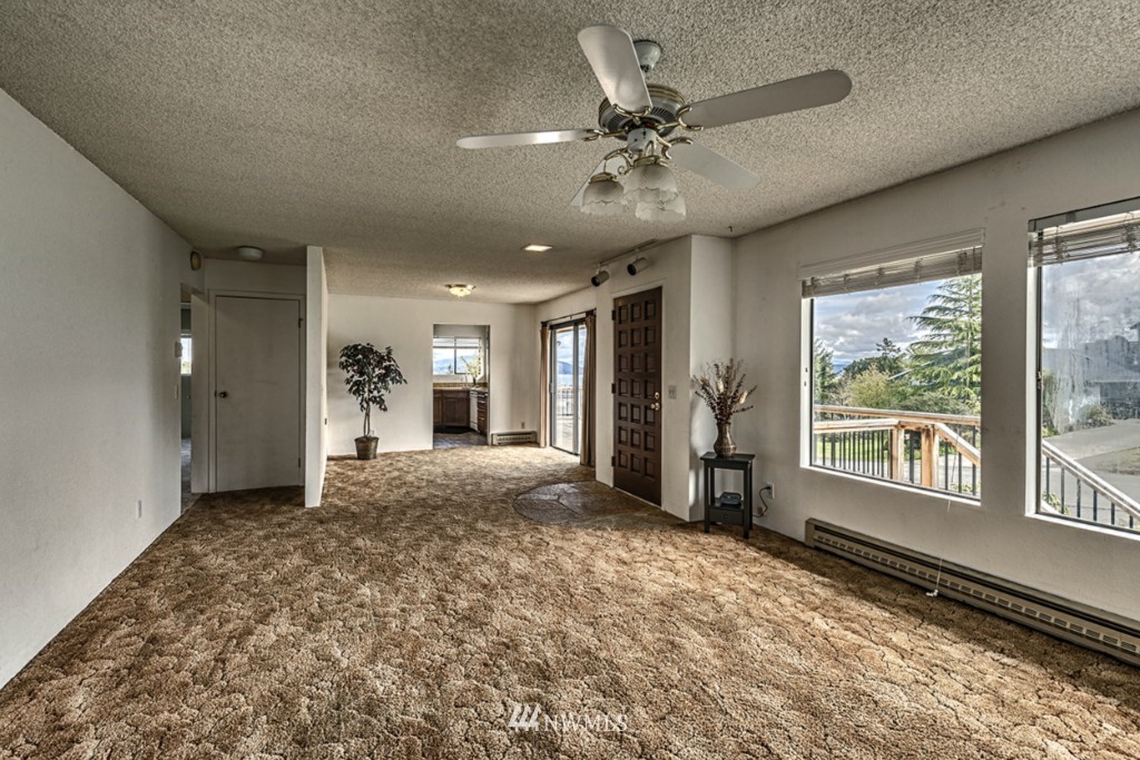 3814 R Avenue Anacortes, WA 98221 - Photo 5 of 19 Gallery Image 5