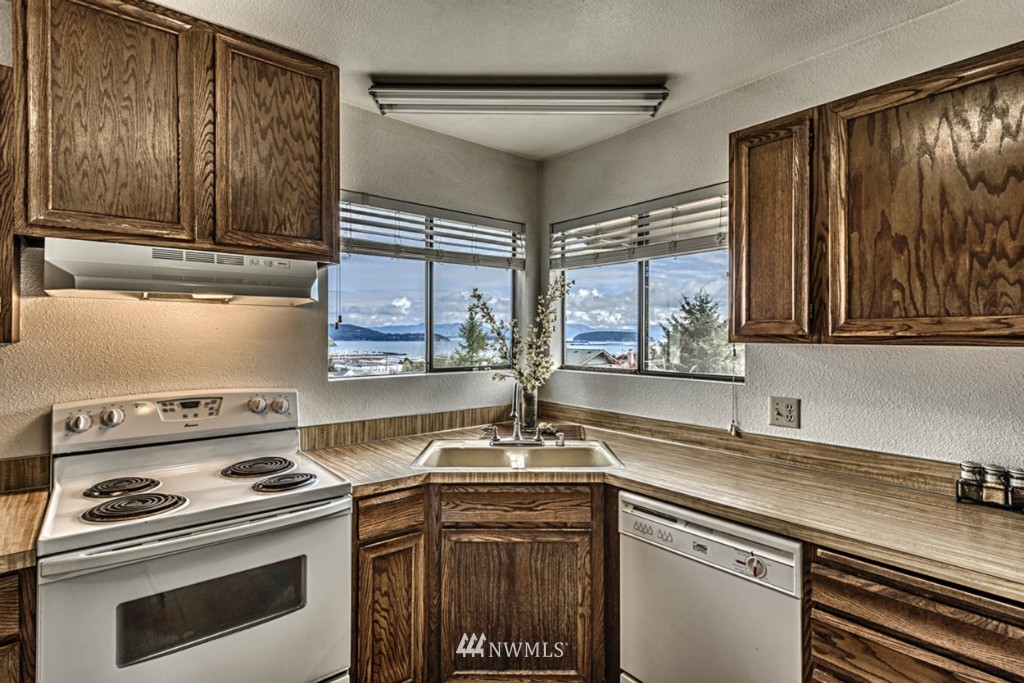 3814 R Avenue Anacortes, WA 98221 - Photo 8 of 19 Gallery Image 8