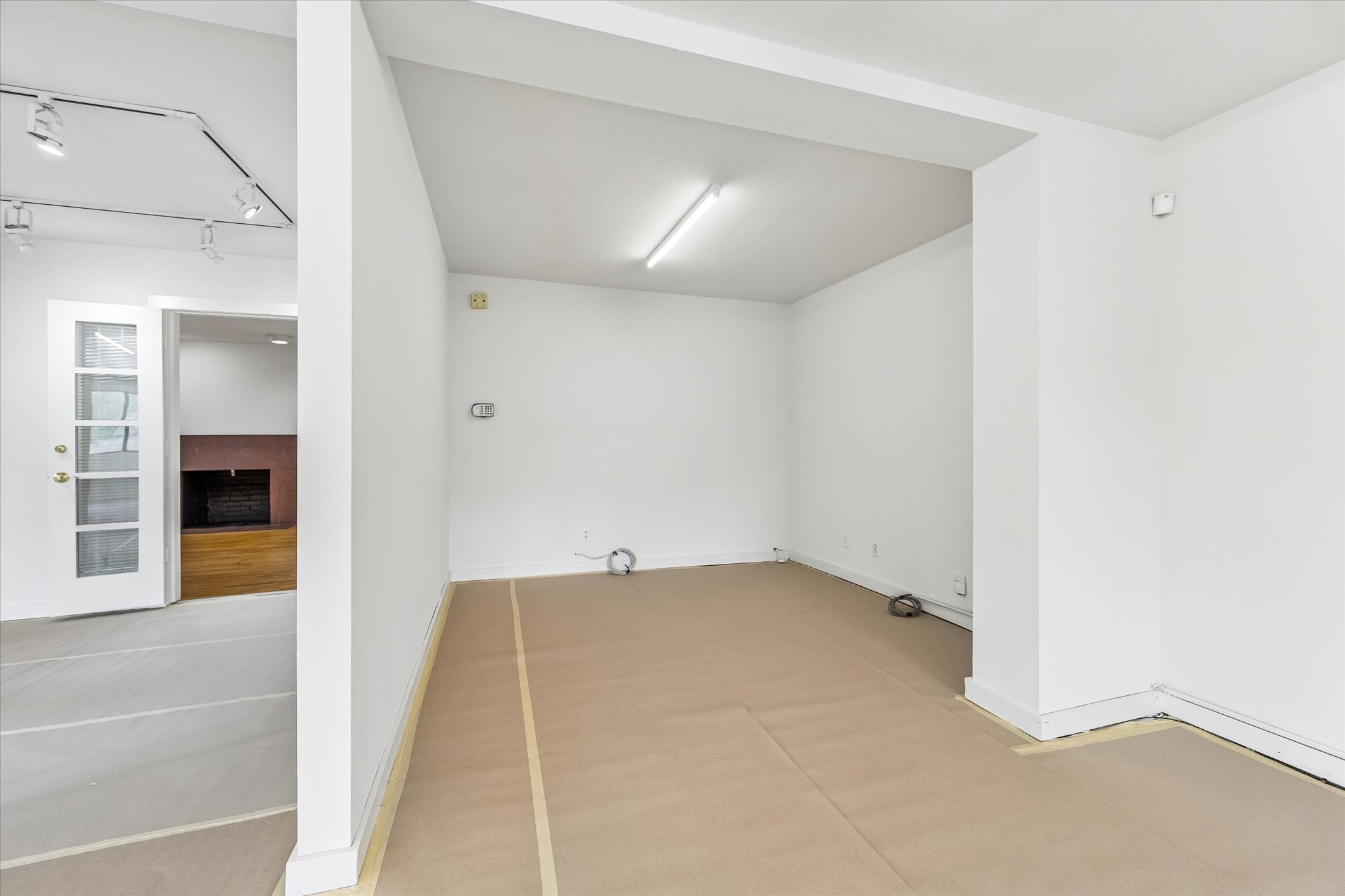2402 Commonwealth Street Houston, TX 77006 - Photo 25 of 45