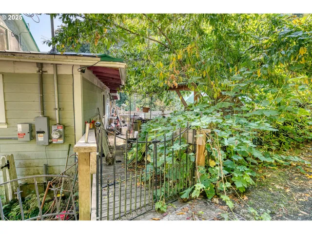 $445,000 | 324 West F Street, Rainier, OR 97048