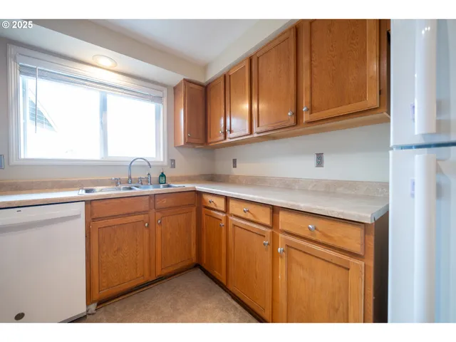 $399,900 | 4555 Swallow Court Northeast, Salem, OR 97301