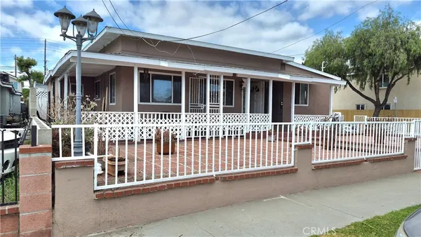 $695,000 | 3661 Seabright Avenue, Long Beach, CA 90810