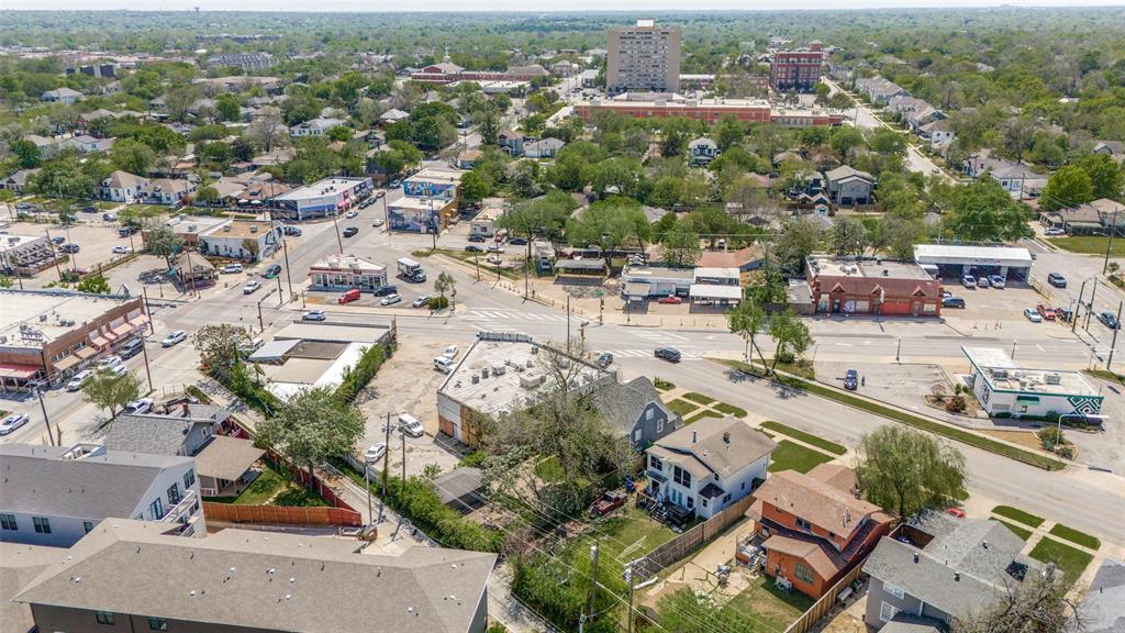 1015 Kings Highway Dallas, TX 75208 - Photo 14 of 15 an aerial view of residential houses with outdoor space