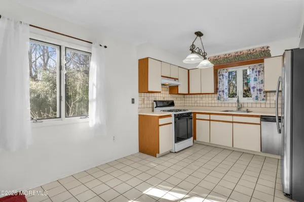 $615,000 | 521 Dorothy Place, Brick, NJ 08723