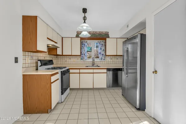 $615,000 | 521 Dorothy Place, Brick, NJ 08723