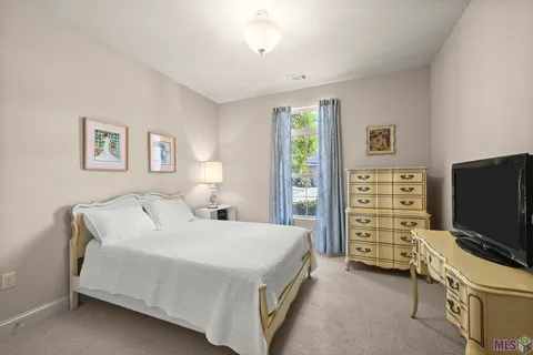 $299,000 | 7111 Village Charmant Drive, Unit 35, Baton Rouge, LA 70809