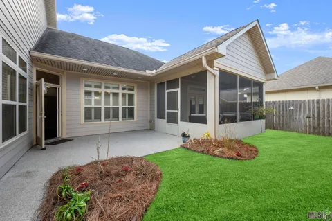 $299,000 | 7111 Village Charmant Drive, Unit 35, Baton Rouge, LA 70809