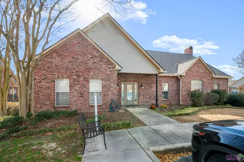 $299,000 | 7111 Village Charmant Drive, Unit 35, Baton Rouge, LA 70809