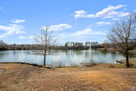 $299,000 | 7111 Village Charmant Drive, Unit 35, Baton Rouge, LA 70809