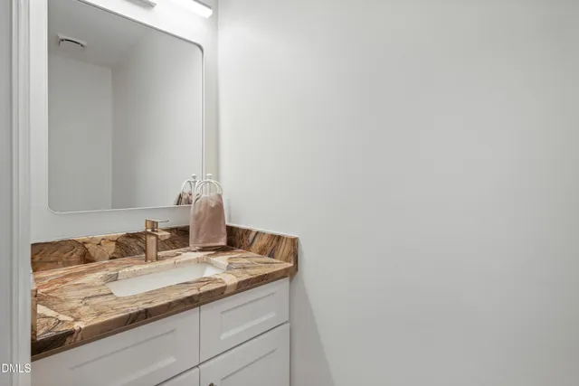 $379,900 | 136 Lake Hollow Circle, Cary, NC 27513