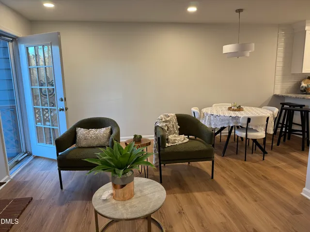 $379,900 | 136 Lake Hollow Circle, Cary, NC 27513