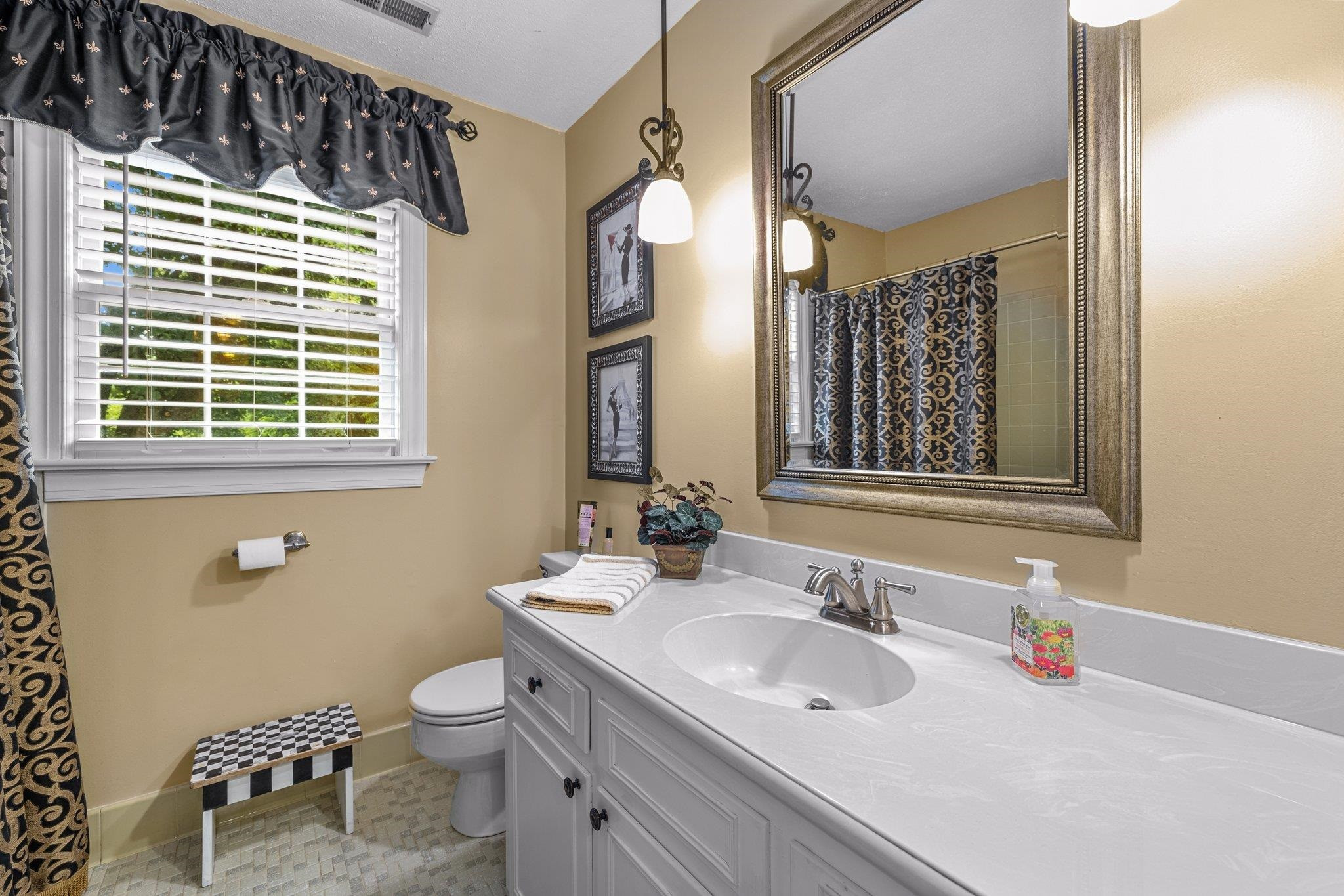 1016 Deerfield Road Raleigh, NC 27609 - Photo 18 of 32 Bath