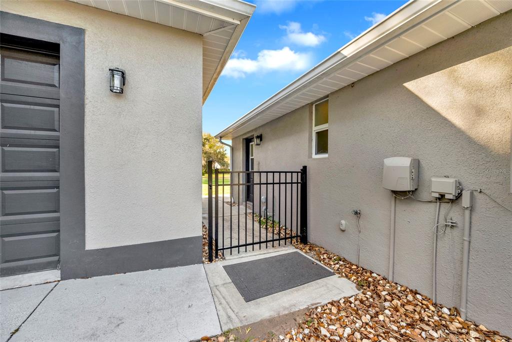 1811 Butch Cassidy Trail Wimauma, FL 33598 - Photo 6 of 55
