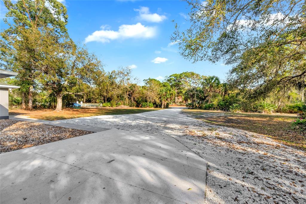 1811 Butch Cassidy Trail Wimauma, FL 33598 - Photo 7 of 55