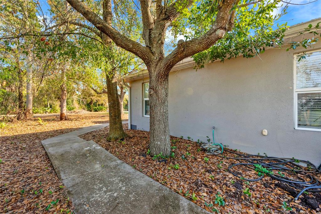 1811 Butch Cassidy Trail Wimauma, FL 33598 - Photo 10 of 55