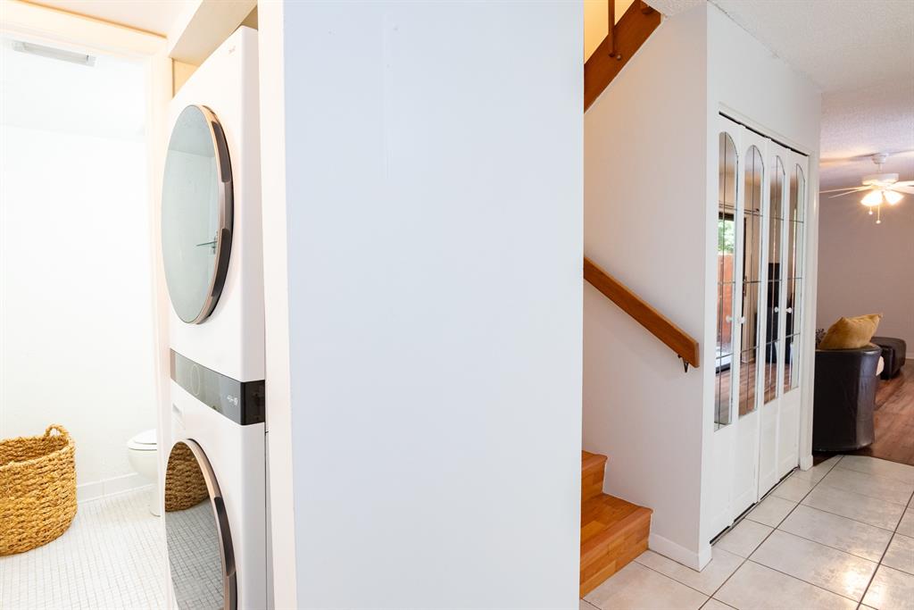 3118 Spanish Wells Drive, Unit 15C Delray Beach, FL 33445 - Photo 14 of 40 a view of a staircase in a corridor