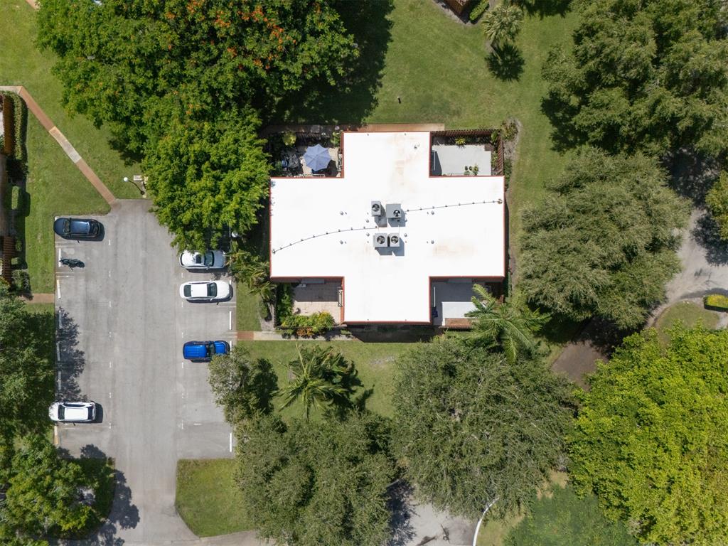3118 Spanish Wells Drive, Unit 15C Delray Beach, FL 33445 - Photo 39 of 40 an aerial view of residential house with outdoor space and trees all around