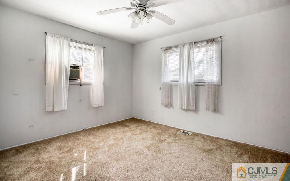 17 Hastings Road Kendall Park, NJ 08824 - Photo 14 of 26 Gallery Image 14