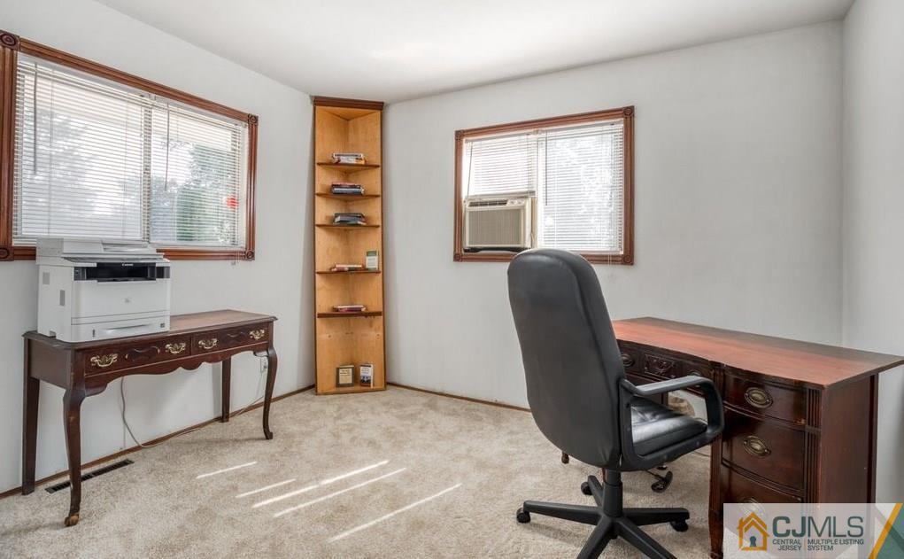 17 Hastings Road Kendall Park, NJ 08824 - Photo 15 of 26 Gallery Image 15