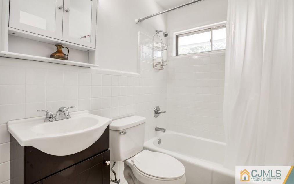 17 Hastings Road Kendall Park, NJ 08824 - Photo 18 of 26 Gallery Image 18
