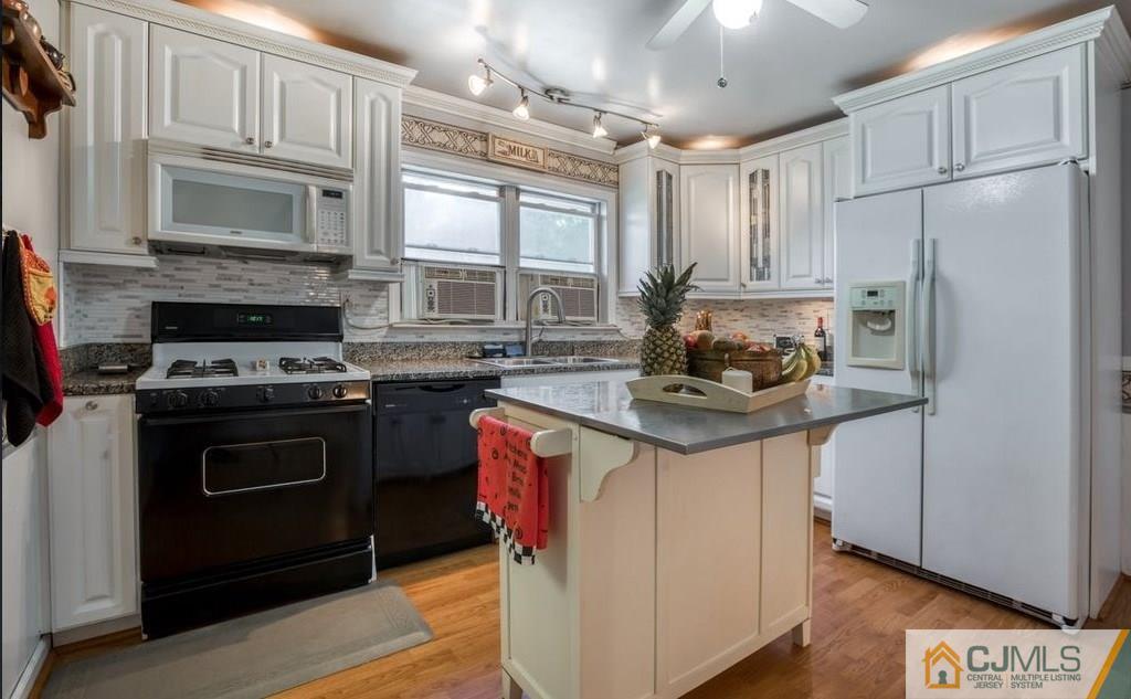17 Hastings Road Kendall Park, NJ 08824 - Photo 3 of 26 Gallery Image 3