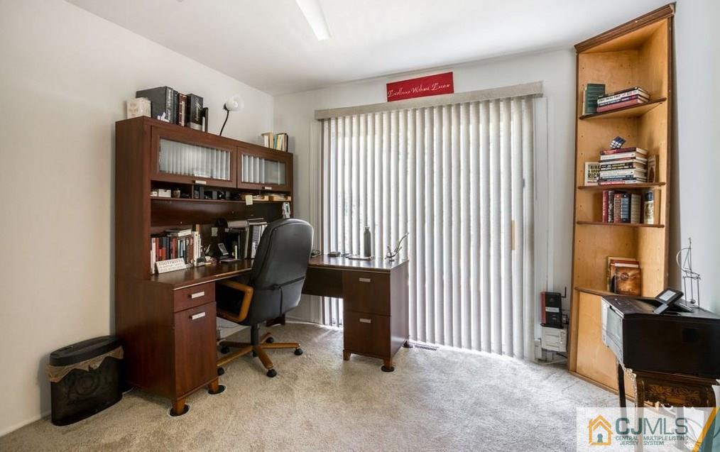17 Hastings Road Kendall Park, NJ 08824 - Photo 8 of 26 Gallery Image 8