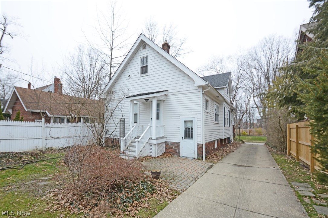 1507 Crest Road Cleveland, OH 44121 - Photo 32 of 34