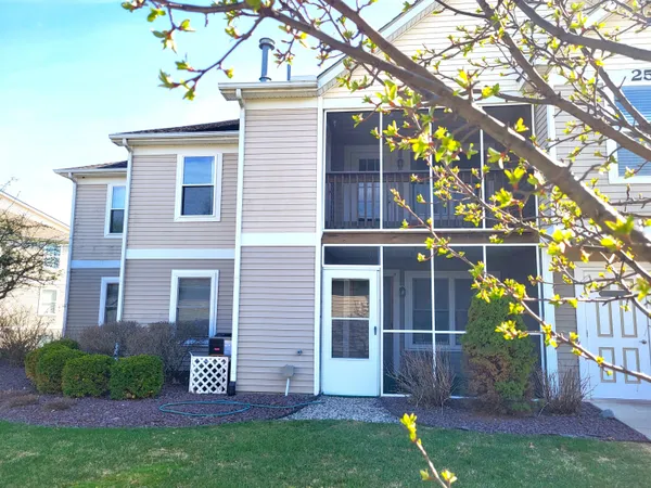 $264,900 | 1561 Long Meadow Trail Drive, Ann Arbor, MI 48108