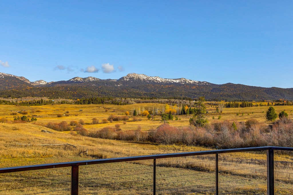 14100 Pioneer Road McCall, ID 83638 - Photo 21 of 96