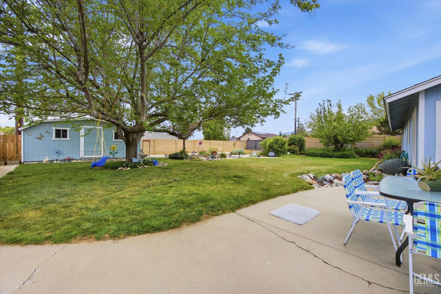 Undisclosed Address Tehachapi, CA 93561 - Photo 43 of 48 a view of a house with backyard and sitting area