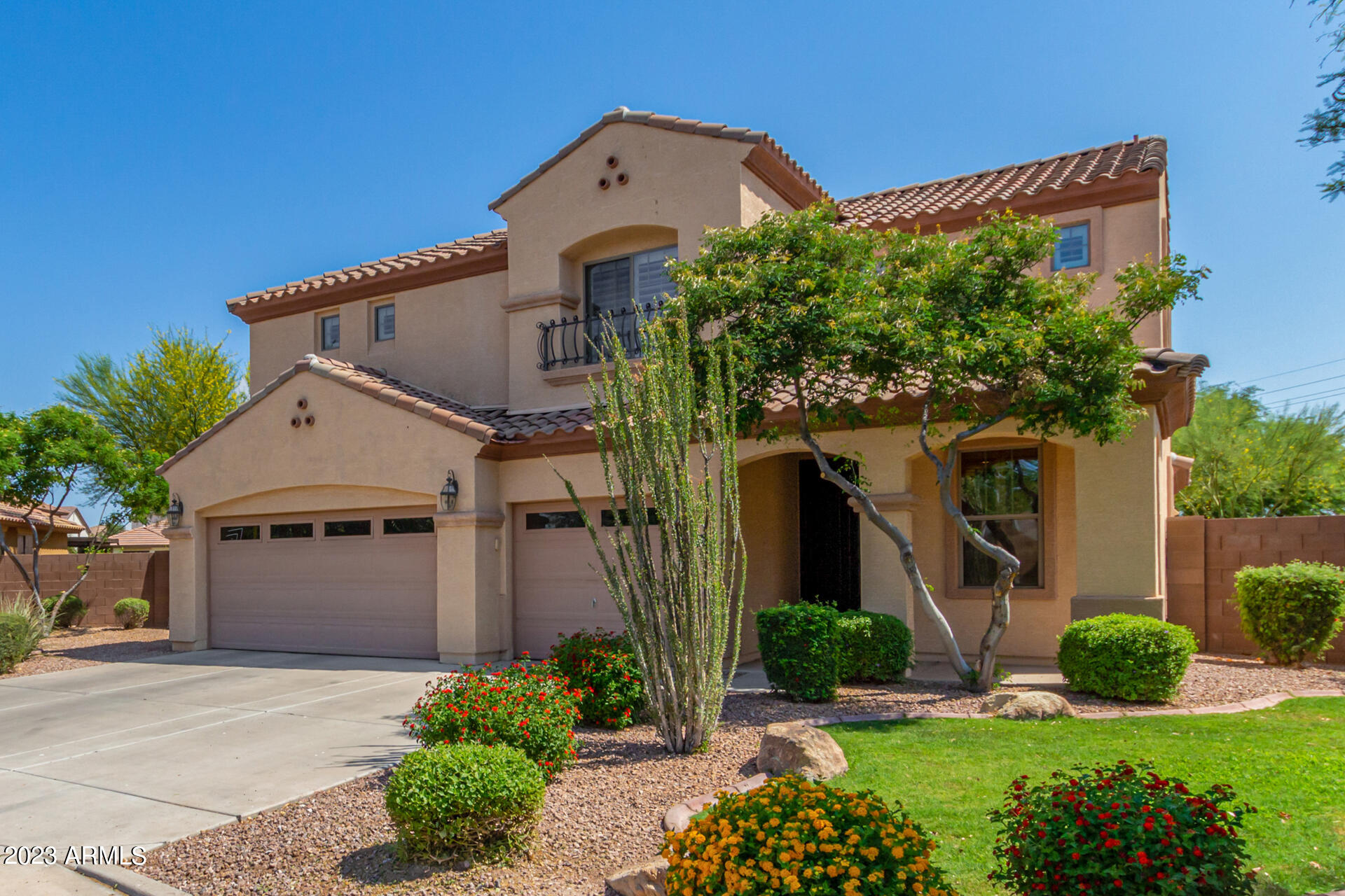 760 East Hummingbird Way Gilbert, AZ 85297 - Photo 2 of 56 05 - Hummingbird