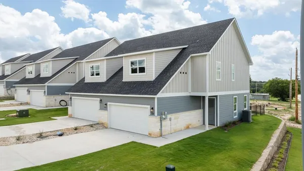 $269,750 | 720 Sycamore Street, Hico, TX 76457