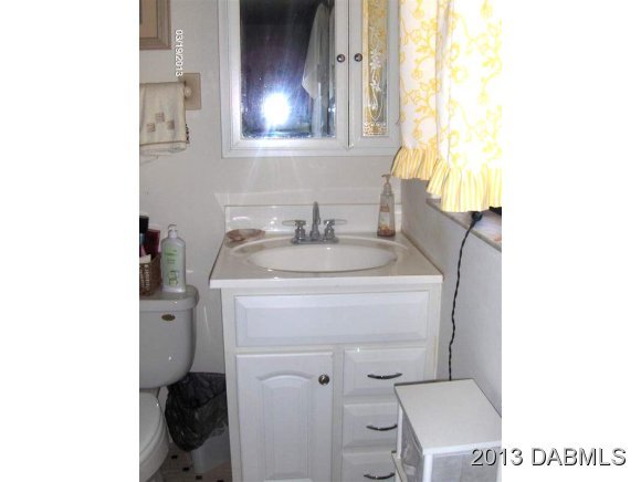 5494 Riverside Drive Port Orange, FL 32127 - Photo 11 of 13 a utility room with dryer and washer