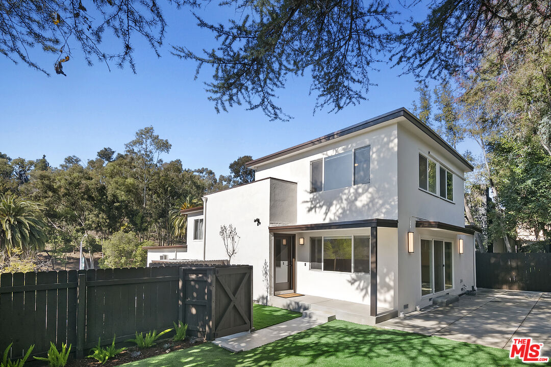 3252 Barham Boulevard Los Angeles, CA 90068 - Photo 1 of 38
