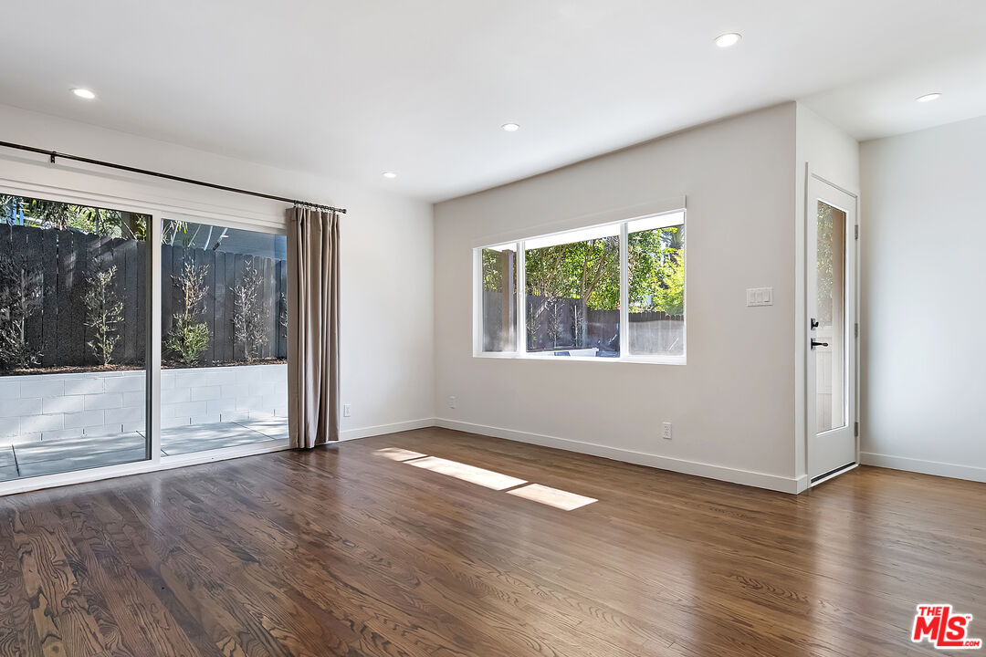 3252 Barham Boulevard Los Angeles, CA 90068 - Photo 16 of 38