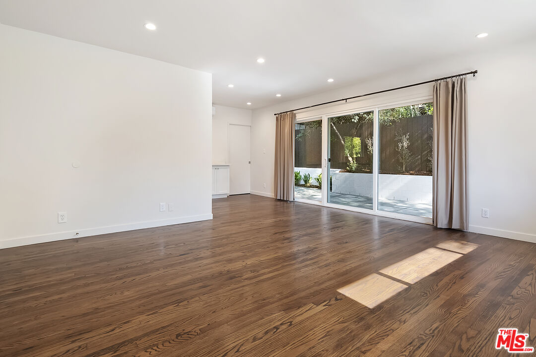 3252 Barham Boulevard Los Angeles, CA 90068 - Photo 19 of 38