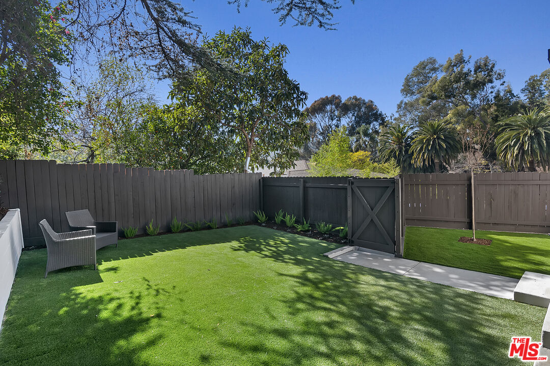 3252 Barham Boulevard Los Angeles, CA 90068 - Photo 2 of 38