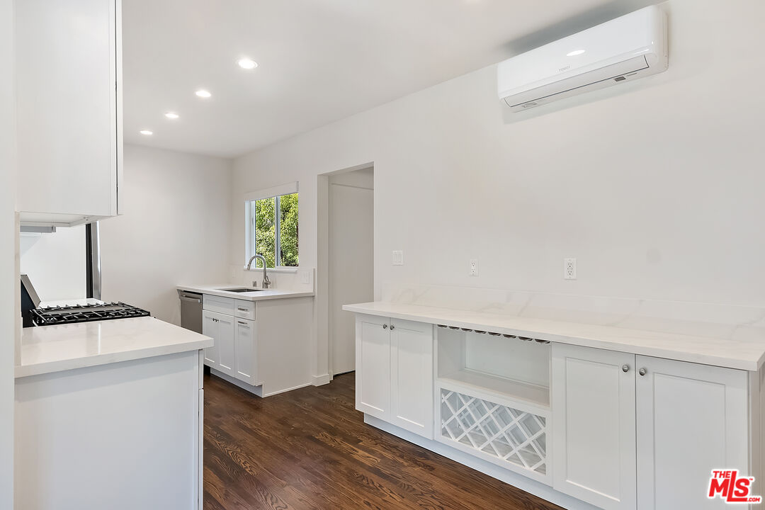 3252 Barham Boulevard Los Angeles, CA 90068 - Photo 22 of 38