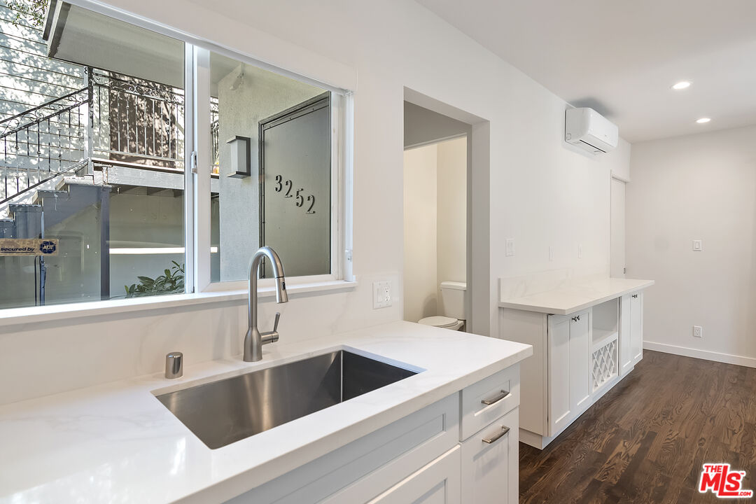 3252 Barham Boulevard Los Angeles, CA 90068 - Photo 25 of 38