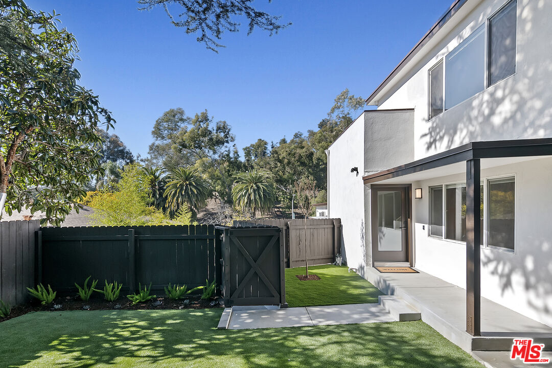 3252 Barham Boulevard Los Angeles, CA 90068 - Photo 3 of 38