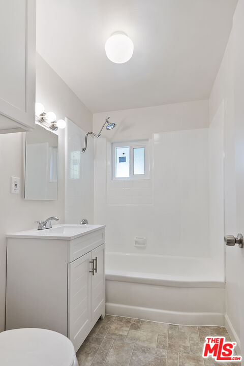 3252 Barham Boulevard Los Angeles, CA 90068 - Photo 34 of 38
