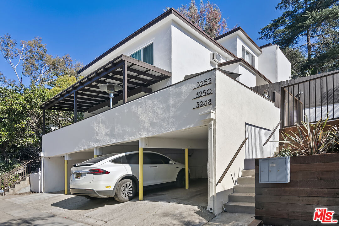 3252 Barham Boulevard Los Angeles, CA 90068 - Photo 37 of 38