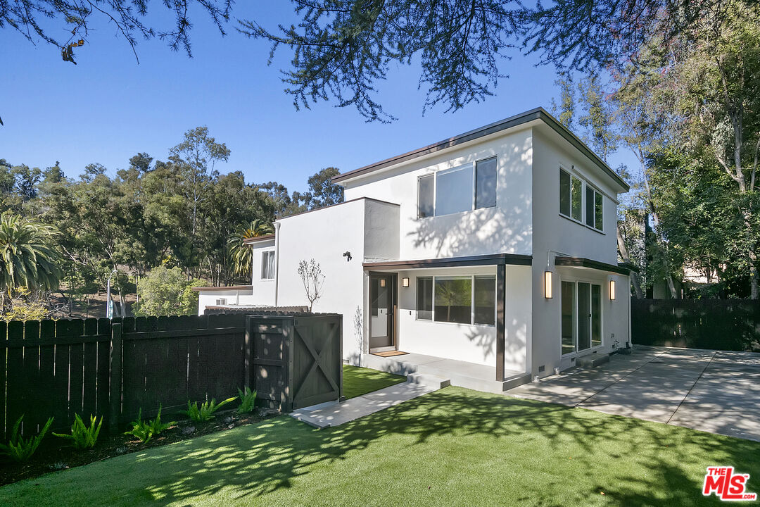3252 Barham Boulevard Los Angeles, CA 90068 - Photo 4 of 38