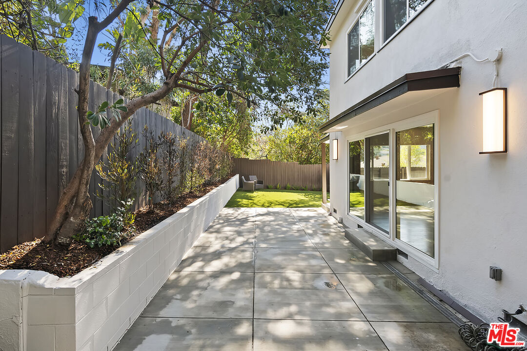 3252 Barham Boulevard Los Angeles, CA 90068 - Photo 7 of 38