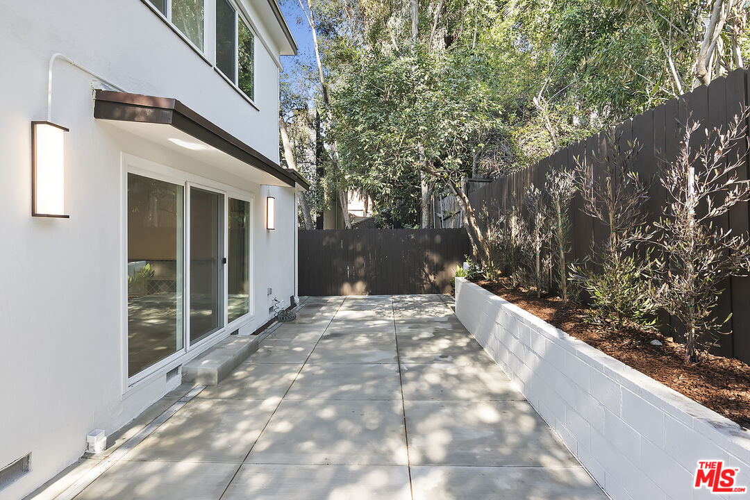 3252 Barham Boulevard Los Angeles, CA 90068 - Photo 9 of 38