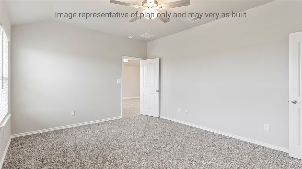 1411 Choctaw Road Sinton, TX 78387 - Photo 16 of 28 a view of a chandelier in big room and chandelier fan